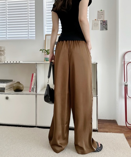 umune(ウムネ)の「サテンパンツ ラインパンツ イージーパンツ ウエストゴム ボトムス ストリート スポーティー カジュアル レディース(その他パンツ・レディース・ブラック/ベージュ/ブラウン・L/M)」の15枚目の写真