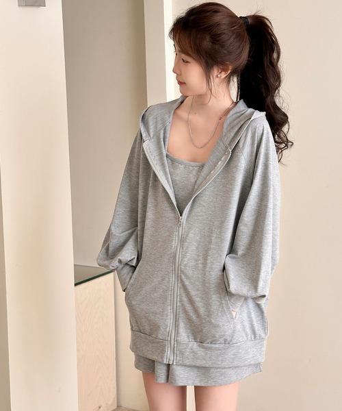 DAY CLOSET(デイ クローゼット)の「【ワンマイル対応/セットアップ/フード付き】長袖リブオーバーサイズジップパーカー+キャミソール+ショートパンツ 3点セット レディース(ルームウェア/パジャマ・レディース・ブラック/グレー・FREE)」の8枚目の写真