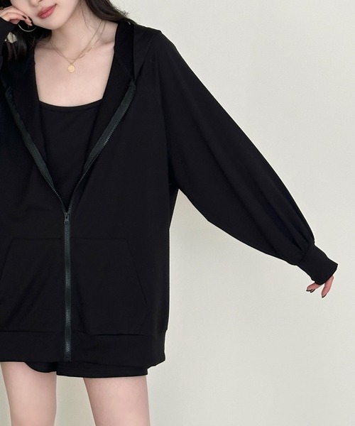 DAY CLOSET(デイ クローゼット)の「【ワンマイル対応/セットアップ/フード付き】長袖リブオーバーサイズジップパーカー+キャミソール+ショートパンツ 3点セット レディース(ルームウェア/パジャマ・レディース・ブラック/グレー・FREE)」の17枚目の写真