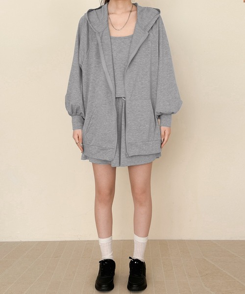 DAY CLOSET(デイ クローゼット)の「【ワンマイル対応/セットアップ/フード付き】長袖リブオーバーサイズジップパーカー+キャミソール+ショートパンツ 3点セット レディース(ルームウェア/パジャマ・レディース・ブラック/グレー・FREE)」の20枚目の写真