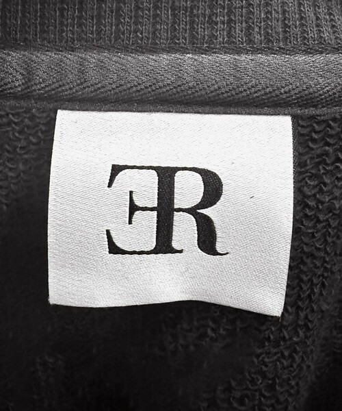 ER(イーアール)の「<ER>ベーシック ロゴ クルーネックスウェット(スウェット・レディース・ライトグレー/ダークグレー/ブラック・M/S)」の12枚目の写真