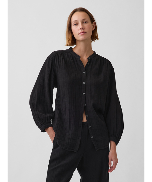 GAP(ギャップ)の「コットンガーゼ オーバーサイズ ノーカラーシャツ(シャツ/ブラウス・レディース・ホワイト/ブラウン/ブラック/レッド/グリーン/イエロー・L/M/S/XS/XXS)」の3枚目の写真