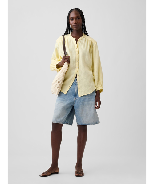 GAP(ギャップ)の「コットンガーゼ オーバーサイズ ノーカラーシャツ(シャツ/ブラウス・レディース・ホワイト/ブラウン/ブラック/レッド/グリーン/イエロー・L/M/S/XS/XXS)」の17枚目の写真