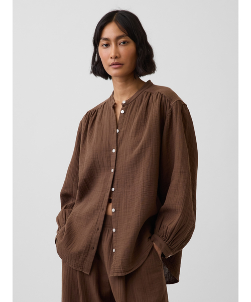 GAP(ギャップ)の「コットンガーゼ オーバーサイズ ノーカラーシャツ(シャツ/ブラウス・レディース・ホワイト/ブラウン/ブラック/レッド/グリーン/イエロー・L/M/S/XS/XXS)」の7枚目の写真