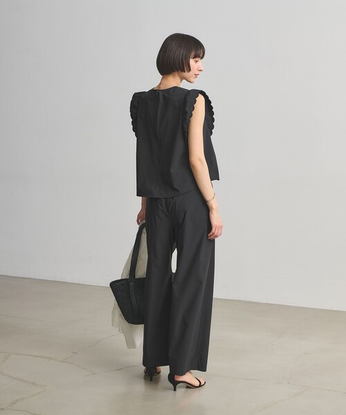 UNITED ARROWS(ユナイテッドアローズ)の「スカラップ フリル オールインワン パンツ ‐はっ水 UVカット 防しわ ウォッシャブル‐(つなぎ/オールインワン・レディース・ネイビー/ブラック・36/38)」の18枚目の写真