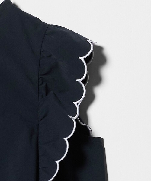 UNITED ARROWS(ユナイテッドアローズ)の「スカラップ フリル オールインワン パンツ ‐はっ水 UVカット 防しわ ウォッシャブル‐(つなぎ/オールインワン・レディース・ネイビー/ブラック・36/38)」の14枚目の写真