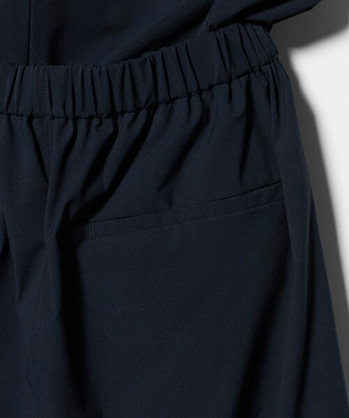 UNITED ARROWS(ユナイテッドアローズ)の「スカラップ フリル オールインワン パンツ ‐はっ水 UVカット 防しわ ウォッシャブル‐(つなぎ/オールインワン・レディース・ネイビー/ブラック・36/38)」の10枚目の写真