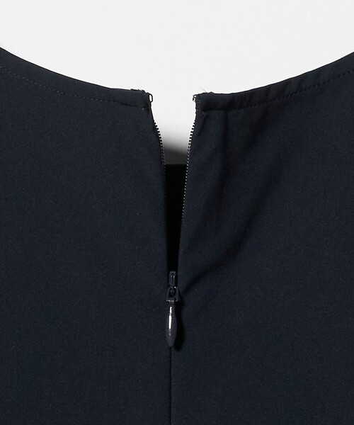 UNITED ARROWS(ユナイテッドアローズ)の「スカラップ フリル オールインワン パンツ ‐はっ水 UVカット 防しわ ウォッシャブル‐(つなぎ/オールインワン・レディース・ネイビー/ブラック・36/38)」の9枚目の写真
