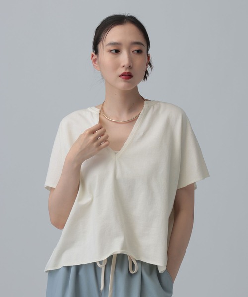 LEPSIM(レプシィム)の「深スリットミニ裏毛プルオーバーSS 724631(Tシャツ/カットソー・レディース・パープル/ブラウン/ライトグレー/オフホワイト・FREE)」の2枚目の写真