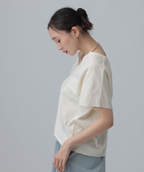 LEPSIM(レプシィム)の「深スリットミニ裏毛プルオーバーSS 724631(Tシャツ/カットソー・レディース・パープル/ブラウン/ライトグレー/オフホワイト・FREE)」の16枚目の写真