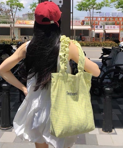 Vipoa(ヴィポア)の「Second logo check tote bag(トートバッグ・レディース・アイボリー/ホワイト/ブルー/ブラック/グリーン・ONE SIZE)」の5枚目の写真