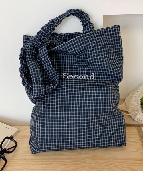 Vipoa(ヴィポア)の「Second logo check tote bag(トートバッグ・レディース・アイボリー/ホワイト/ブルー/ブラック/グリーン・ONE SIZE)」の4枚目の写真
