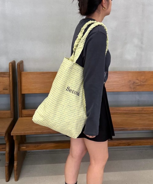 Vipoa(ヴィポア)の「Second logo check tote bag(トートバッグ・レディース・アイボリー/ホワイト/ブルー/ブラック/グリーン・ONE SIZE)」の8枚目の写真