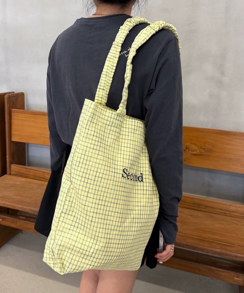 Vipoa(ヴィポア)の「Second logo check tote bag(トートバッグ・レディース・アイボリー/ホワイト/ブルー/ブラック/グリーン・ONE SIZE)」の6枚目の写真