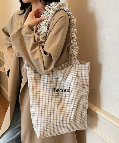 Vipoa(ヴィポア)の「Second logo check tote bag(トートバッグ・レディース・アイボリー/ホワイト/ブルー/ブラック/グリーン・ONE SIZE)」の16枚目の写真