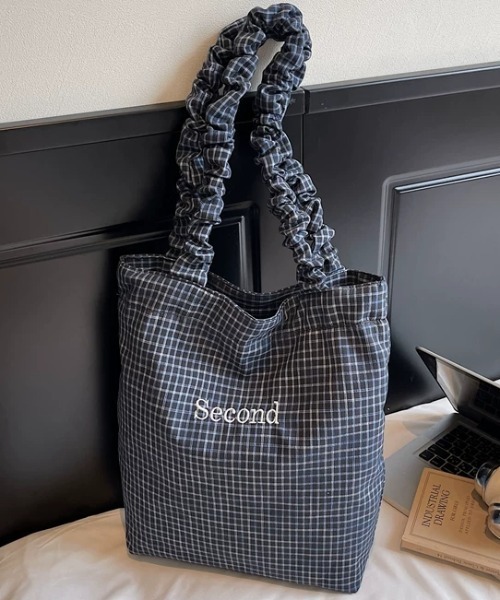 Vipoa(ヴィポア)の「Second logo check tote bag(トートバッグ・レディース・アイボリー/ホワイト/ブルー/ブラック/グリーン・ONE SIZE)」の13枚目の写真