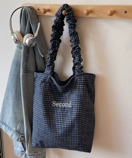 Vipoa(ヴィポア)の「Second logo check tote bag(トートバッグ・レディース・アイボリー/ホワイト/ブルー/ブラック/グリーン・ONE SIZE)」の12枚目の写真