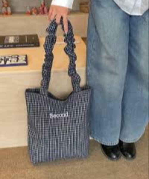 Vipoa(ヴィポア)の「Second logo check tote bag(トートバッグ・レディース・アイボリー/ホワイト/ブルー/ブラック/グリーン・ONE SIZE)」の9枚目の写真