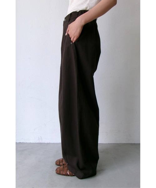 ANF.MUU（アンフムー）の「センターシームカーブパンツ（チノパンツ・レディース・ブラック/ブラウン/ネイビー・FREE）」の8枚目の写真