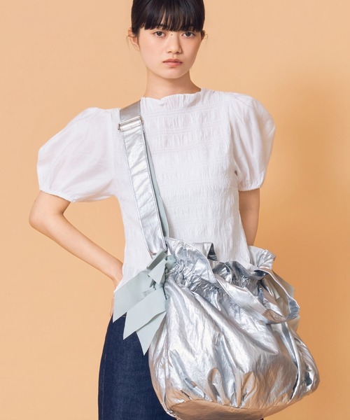 Casselini(キャセリーニ)の「Casselini(キャセリーニ)ビッグサイドリボンBAG(トートバッグ・レディース・ブルー/ブラック/シルバー/アイボリー・FREE)」の4枚目の写真
