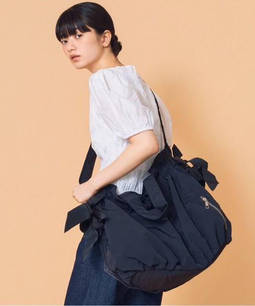 Casselini(キャセリーニ)の「Casselini(キャセリーニ)ビッグサイドリボンBAG(トートバッグ・レディース・ブルー/ブラック/シルバー/アイボリー・FREE)」の3枚目の写真