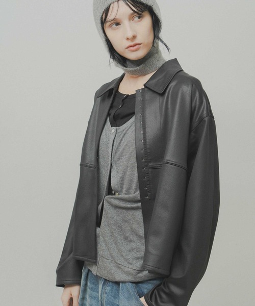 WHYTO.(ホワイト)の「「WHYTO. / ホワイト」leather like shirt jacket(シャツ/ブラウス・レディース・ブラウン/ブラック・36/38)」の4枚目の写真