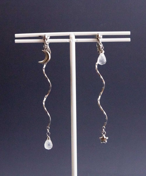 tone(トーン)の「Stellar Duo/Stainless Moon Light Clip-on Earrings(イヤリング・レディース・シルバー・FREE)」の1枚目の写真