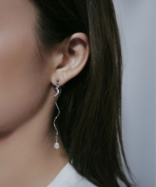 tone(トーン)の「Stellar Duo/Stainless Moon Light Clip-on Earrings(イヤリング・レディース・シルバー・FREE)」の4枚目の写真