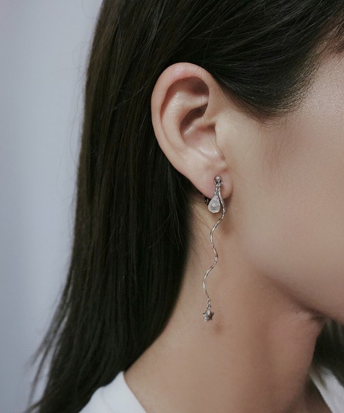 tone(トーン)の「Stellar Duo/Stainless Moon Light Clip-on Earrings(イヤリング・レディース・シルバー・FREE)」の3枚目の写真