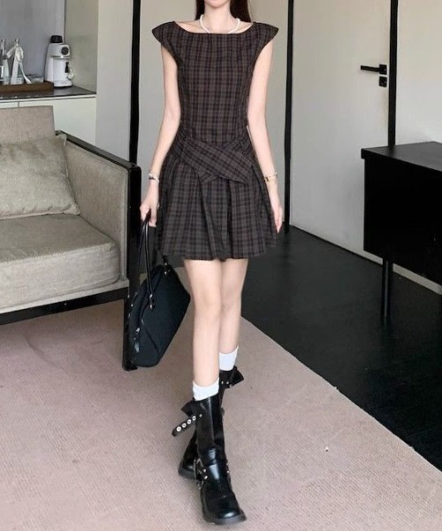 &soiree(アンドソワレ)の「チェック柄ウエストデザインプリーツミニワンピース(ワンピース・レディース・ブラック・X-LARGE/LARGE/MEDIUM/SMALL)」の4枚目の写真