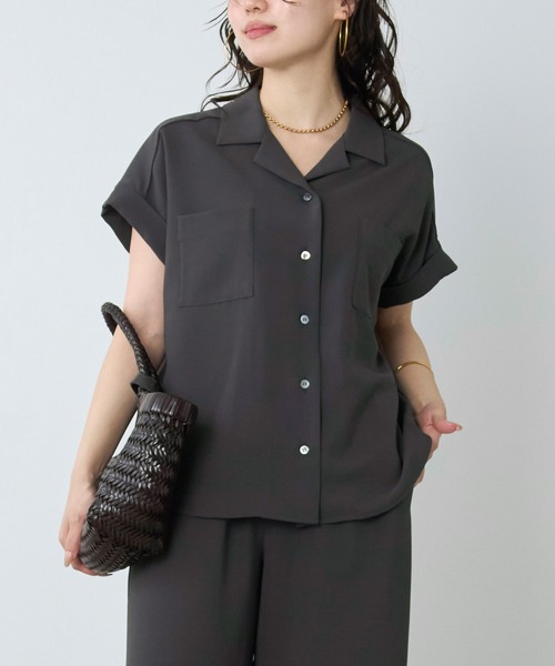 MICA&DEAL(マイカ&ディール)の「オープンカラーシャツ〈セットアップ対応〉(シャツ/ブラウス・レディース・チャコールグレー/カーキ/ダークネイビー・FREE)」の2枚目の写真