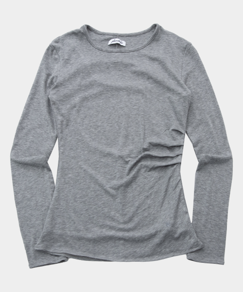 PLACE STUDIO（プレイススタジオ）の「スリムピンタックシャーリングバックスリットポイントソフトラウンドネックロングスリーブTシャツ_3COLOR（Tシャツ/カットソー・レディース・グレー/ブラック/ホワイト・FREE）」の5枚目の写真