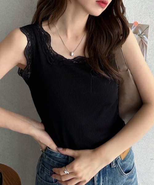 TREOVER(トレオーバー)の「スクエアネック レースリブタンクトップ(タンクトップ・レディース・ブラック/ブラウン/オフホワイト/グレイッシュベージュ・MEDIUM/LARGE)」の2枚目の写真
