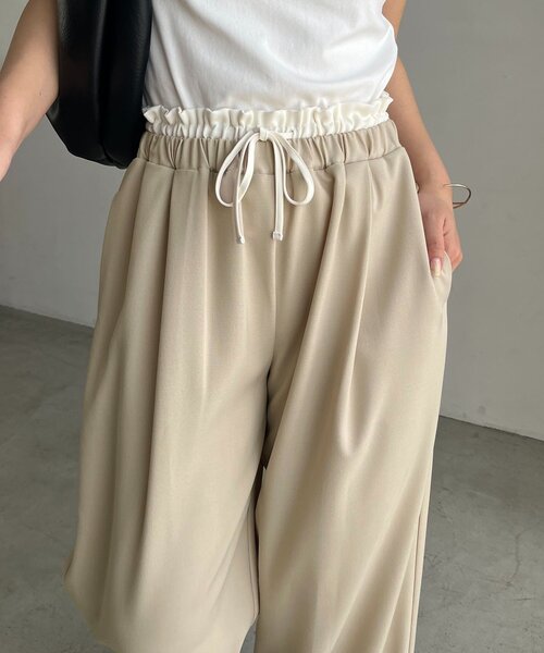CAPRICIEUX LE'MAGE(カプリシューレマージュ)の「Wウエストドロストパンツ(その他パンツ・レディース・ベージュ/ブラック・38/PS/36)」の2枚目の写真