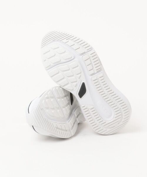 NIKE（ナイキ）の「NIKE ナイキ W AIR WINFLO 12 レディーススニーカー ランニングシューズ 厚底(Wエアウィンフロー12) HV9273-106 サミットホワイト/メタリックシルバー（スニーカー・レディース・ホワイト系その他・25.0cm/24.5cm/24.0cm/23.5cm/23.0cm/22.5cm）」の3枚目の写真