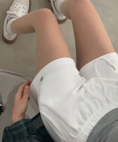VIVID LADY(ビビッドレディー)の「イージーショートパンツ(その他パンツ・レディース・グレー/ブラウン/ホワイト/ネイビー・FREE)」の17枚目の写真
