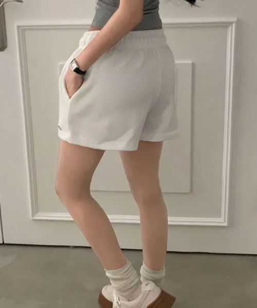 VIVID LADY(ビビッドレディー)の「イージーショートパンツ(その他パンツ・レディース・グレー/ブラウン/ホワイト/ネイビー・FREE)」の21枚目の写真