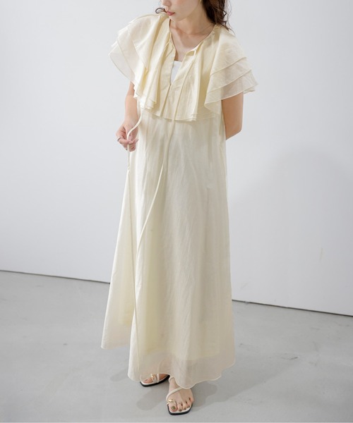 AMELY(エミリー)の「ケープフリル シアーワンピース(ワンピース・レディース・ブラック/アイボリー・フリー/C)」の4枚目の写真