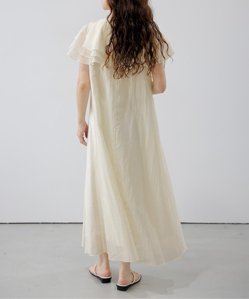 AMELY(エミリー)の「ケープフリル シアーワンピース(ワンピース・レディース・ブラック/アイボリー・フリー/C)」の6枚目の写真