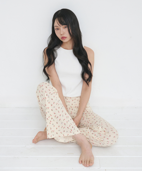 LOTSYOU(ロッツユー)の「lotsyou_Shirring Boot Cut Pants Flower Beige(その他パンツ・レディース・その他・ONESIZE)」の2枚目の写真