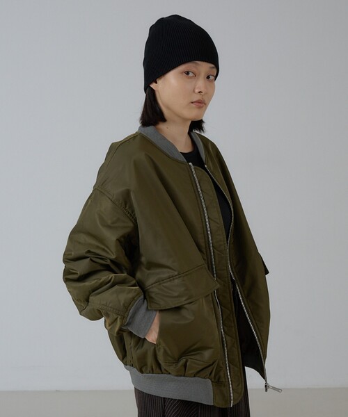 NOMINE(ノミネ)の「モンスターMA-1|配色リブ ボリュームシルエット(MA-1・レディース・ブラック/カーキ/ダークブラウン/ベージュ・フリー)」の17枚目の写真
