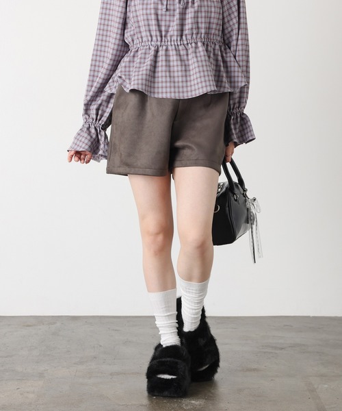 Honeys(ハニーズ)の「スエードショートパンツ(その他パンツ・レディース・ブラウン/ベージュ・L/LL/M/S/SS)」の7枚目の写真
