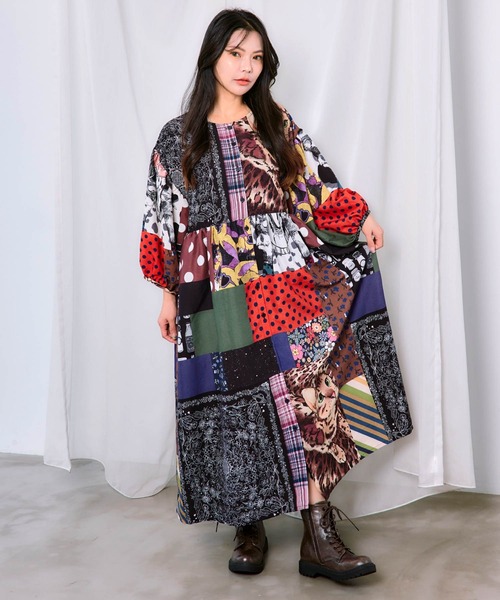 ScoLar(スカラー)の「163613:POPコラージュ総柄シャツワンピース(ワンピース・レディース・ネイビー/ブラック・M)」の3枚目の写真