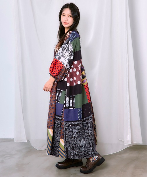 ScoLar(スカラー)の「163613:POPコラージュ総柄シャツワンピース(ワンピース・レディース・ネイビー/ブラック・M)」の5枚目の写真