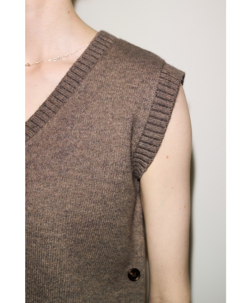 THROW by SLY(スローバイスライ)の「THROW 2WAY BUTTON KNIT VEST 2ウェイボタンニットベスト 秋服(ベスト・レディース・グレイッシュベージュ/ブラック・FREE)」の19枚目の写真