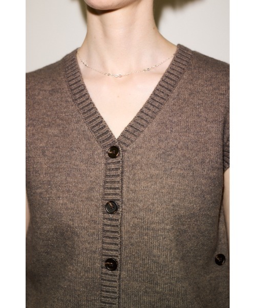 THROW by SLY(スローバイスライ)の「THROW 2WAY BUTTON KNIT VEST 2ウェイボタンニットベスト 秋服(ベスト・レディース・グレイッシュベージュ/ブラック・FREE)」の18枚目の写真