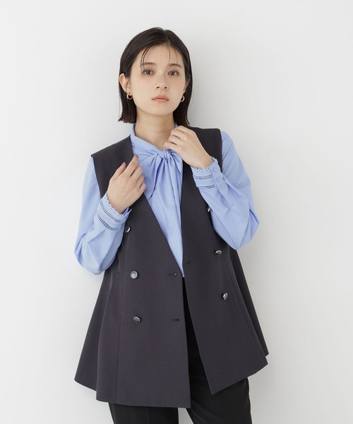NATURAL BEAUTY BASIC（ナチュラルビューティーベーシック）の「ノーカラータックジレ（ベスト・レディース・ベージュ/チャコールグレー・MEDIUM/SMALL）」の3枚目の写真