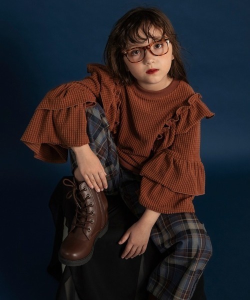 BRANSHES（ブランシェス）の「【WEB限定】ボリュームフリルトレーナー（スウェット・キッズ・ブラウン/ブラック・110/100/150/140/130/120）」の18枚目の写真