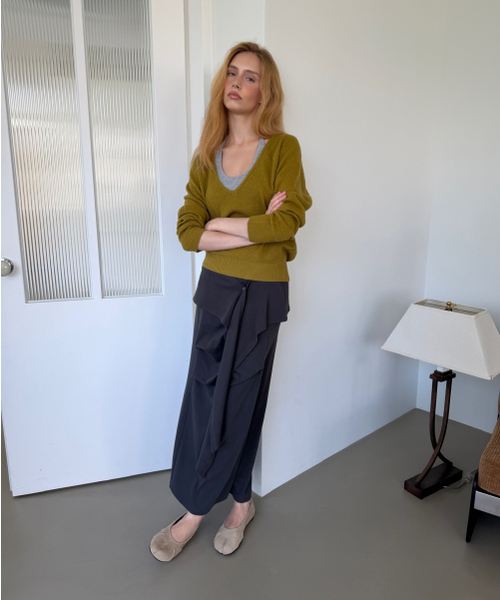 ASURA（アスラ）の「PURE WOOL DEEP V KNIT (OLIVE)（ニット/セーター・レディース・その他・OS）」の3枚目の写真