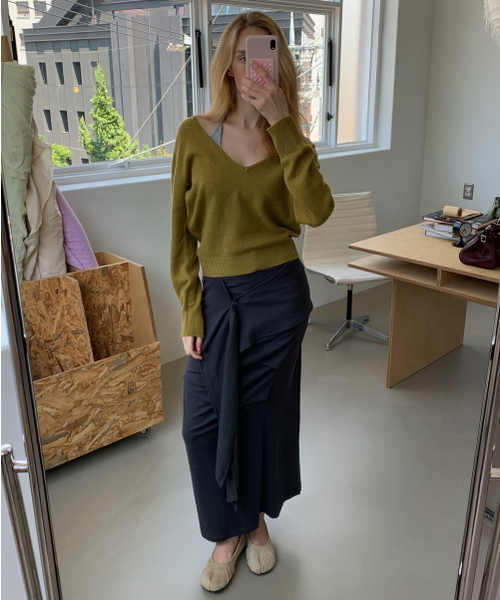 ASURA（アスラ）の「PURE WOOL DEEP V KNIT (OLIVE)（ニット/セーター・レディース・その他・OS）」の6枚目の写真